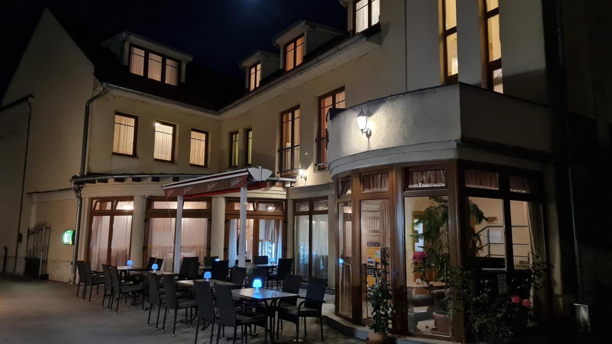 Hotel Patonai Fertod Exterior photo